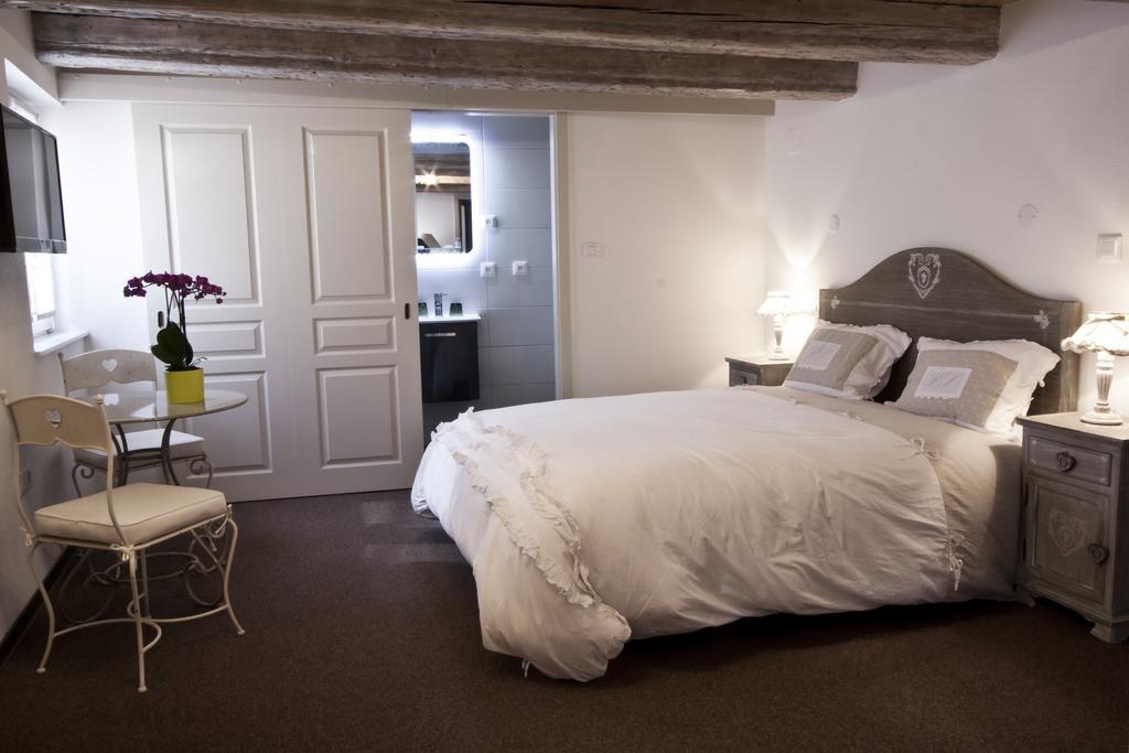 Chambre Le Hupsa Pfannala Saint-Hippolyte  Rum bild